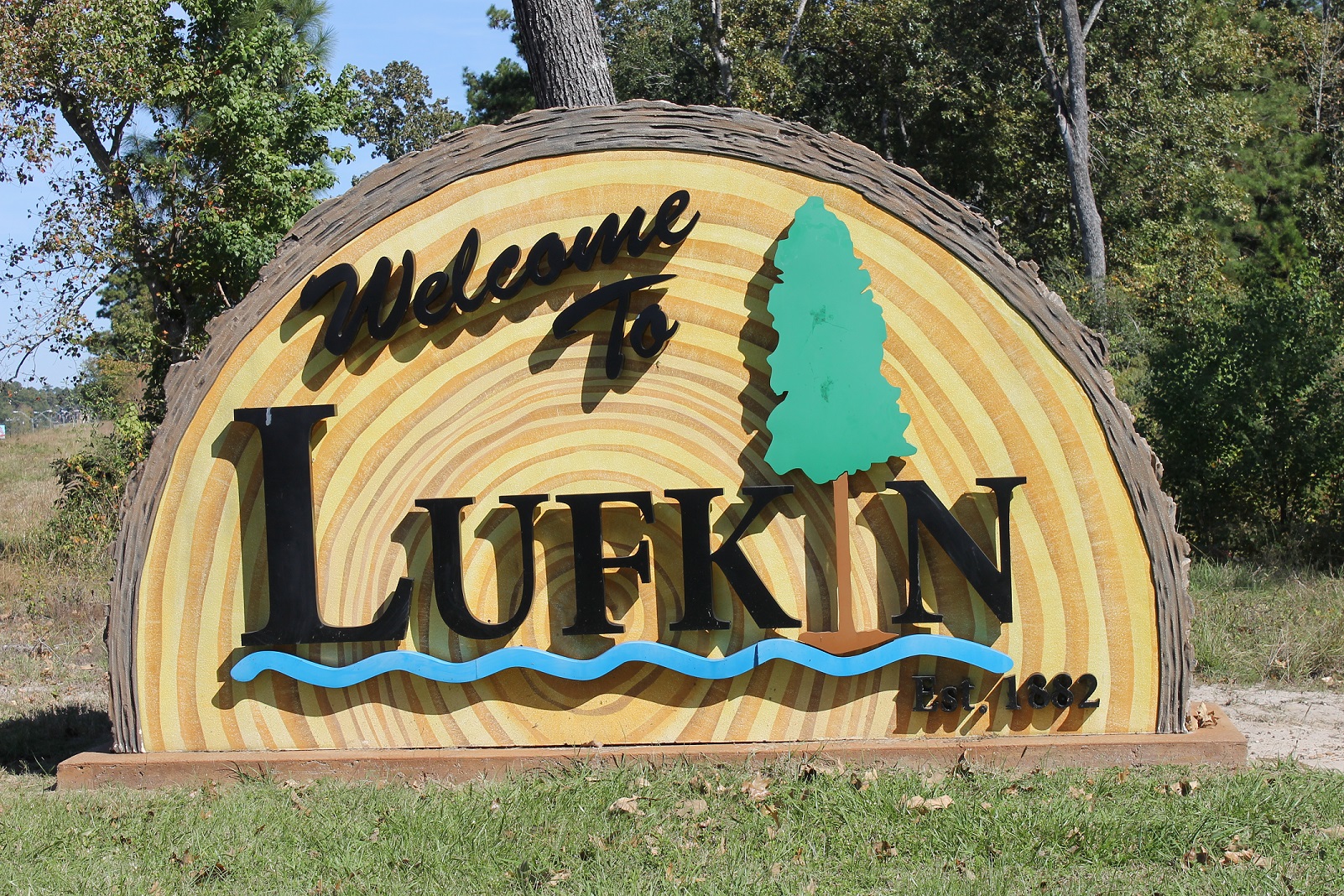 Welcome to Lufkin sign shaped as a log