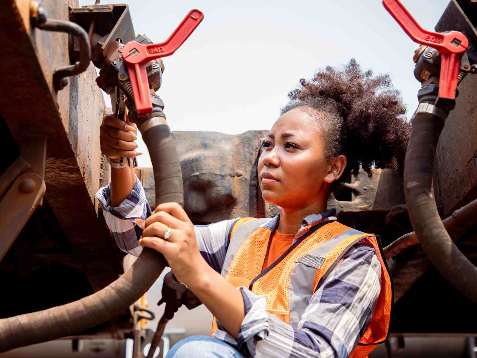 woman_industrial_engineering_maintenance