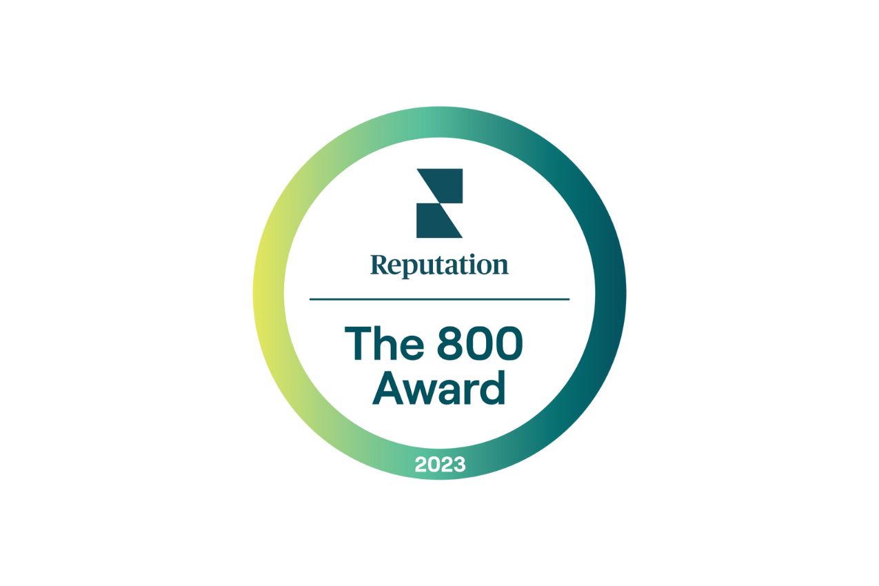 Yellow and green badge on a white background. Badge reads Reputation The 800 Award 2023.