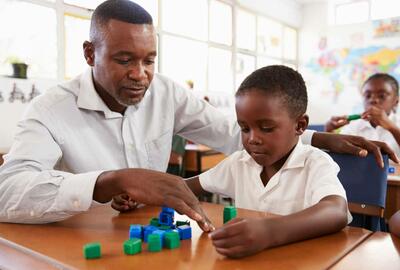 Teacher_assistant_helping_a_young_boy