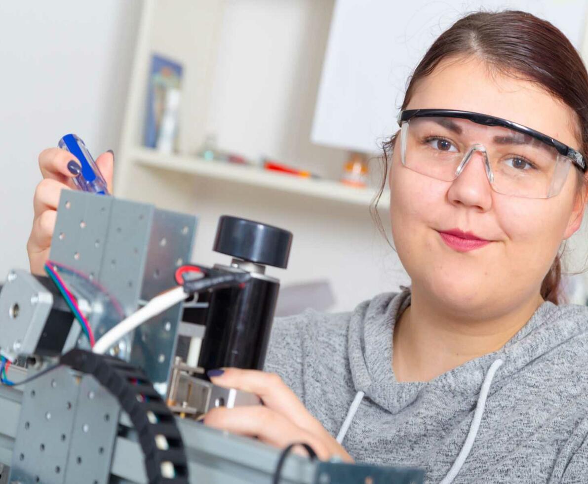 CNC_Machinist_Female_Apprentice