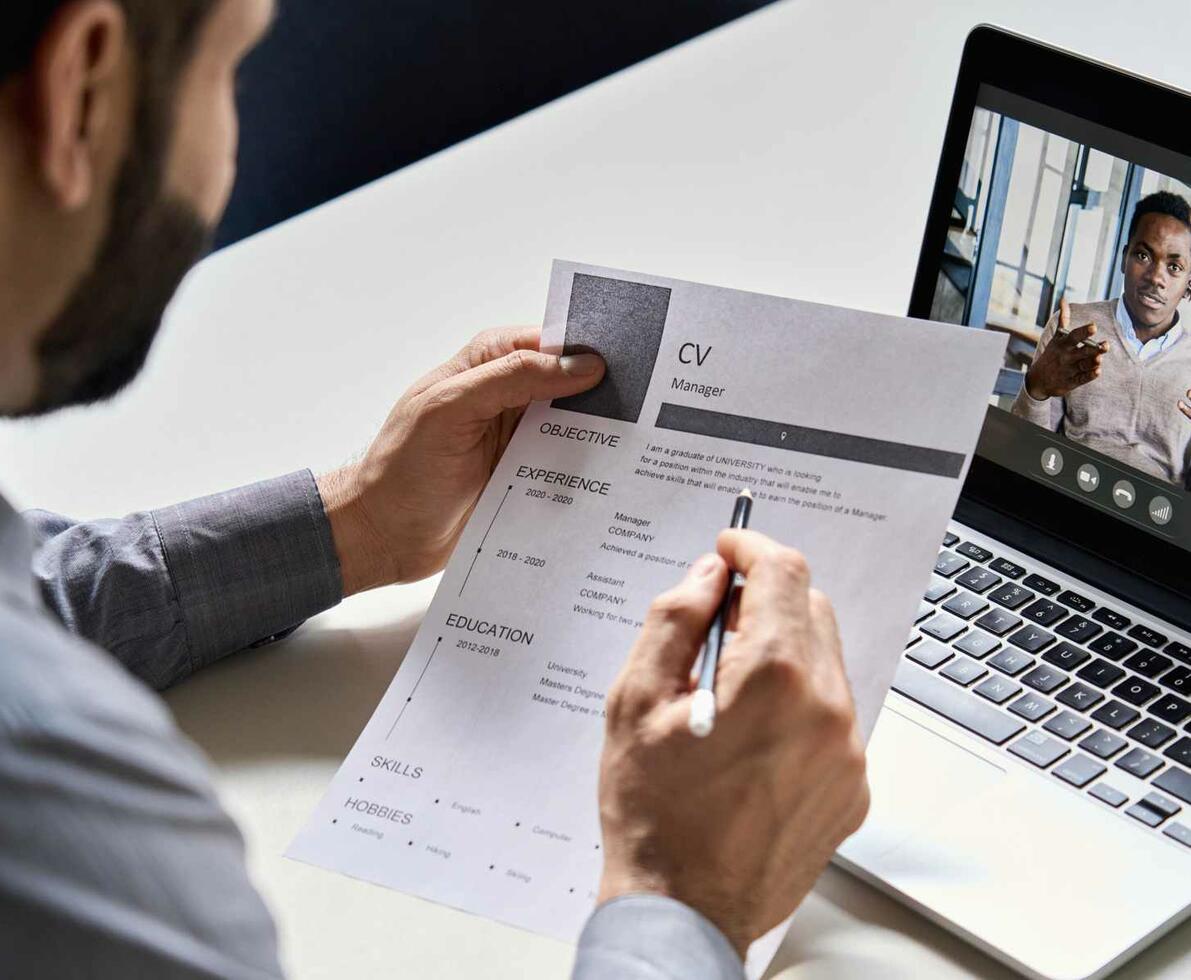 HR_Generalist_interviewing_a_candidate