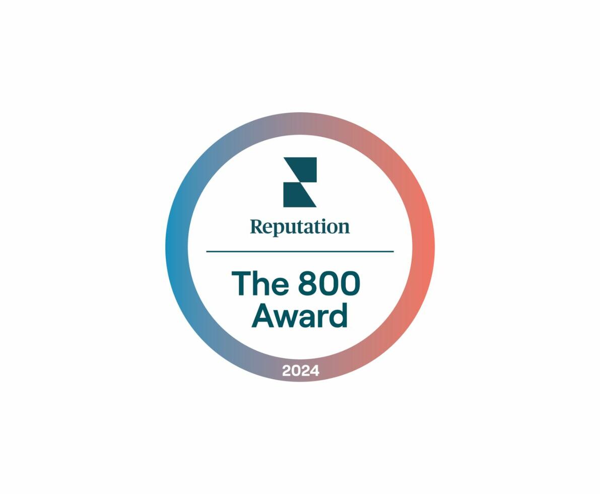 A round blue and pink badge on a white background that reads, Reputation The 800 Award 2024