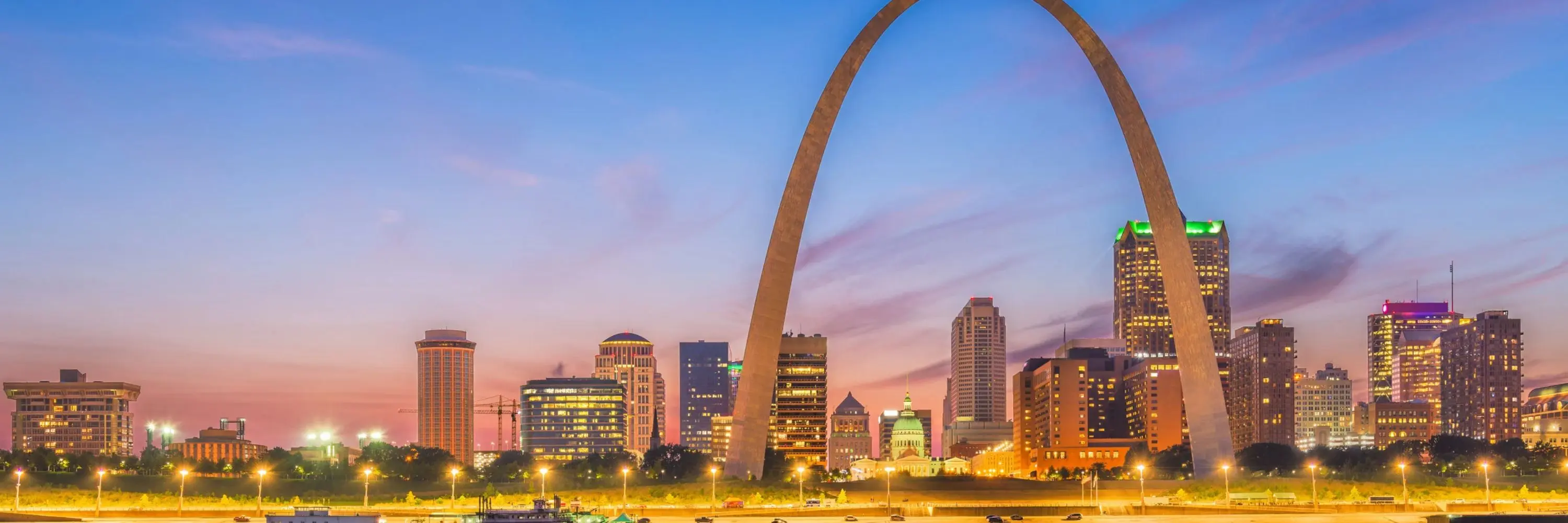 Landscape view of downtown St. Louis, Missouri with the Gateway Arch in the foreground